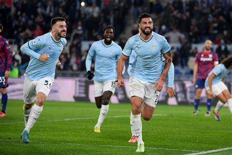 爱游戏体育-转折点！皇家社会绝杀压哨，国王杯今晚攻防权衡，话题不断，球探报告显示潜力(奥萨苏纳vs皇家社会)